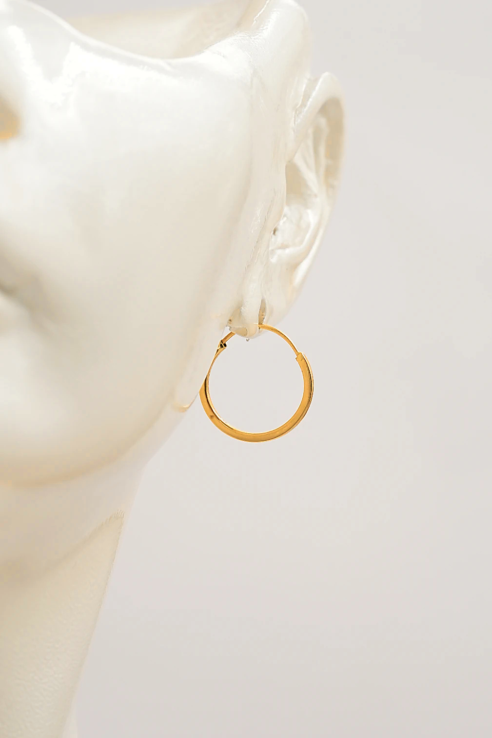 گوشواره حلقه ای ساده طلای زرد ۱۸ عیار - تصویر 3
