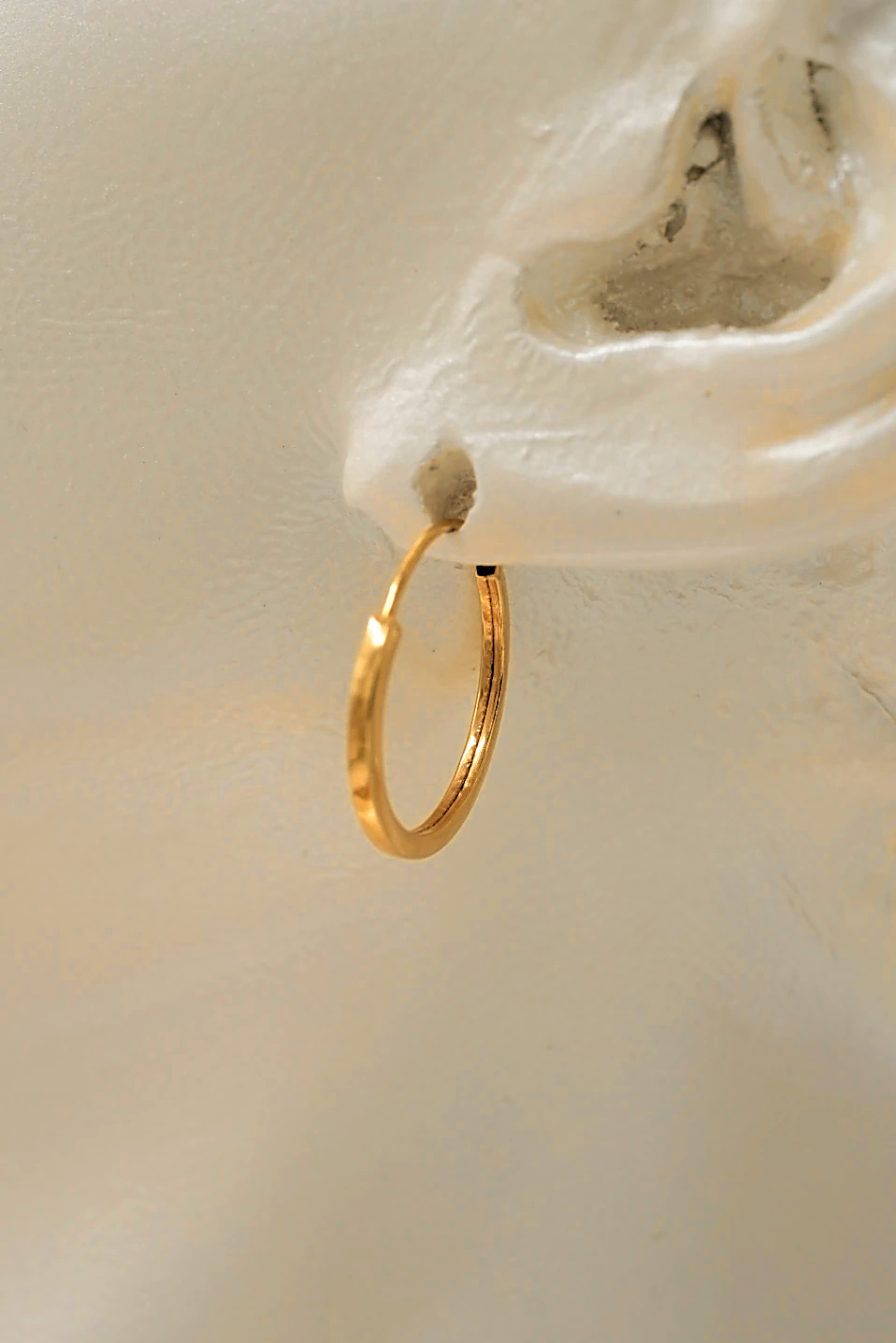 گوشواره حلقه ای ساده طلای زرد ۱۸ عیار - تصویر 2